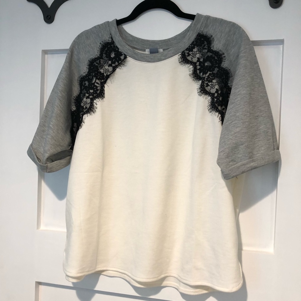 Old Navy T-shirt/Sweatshirt